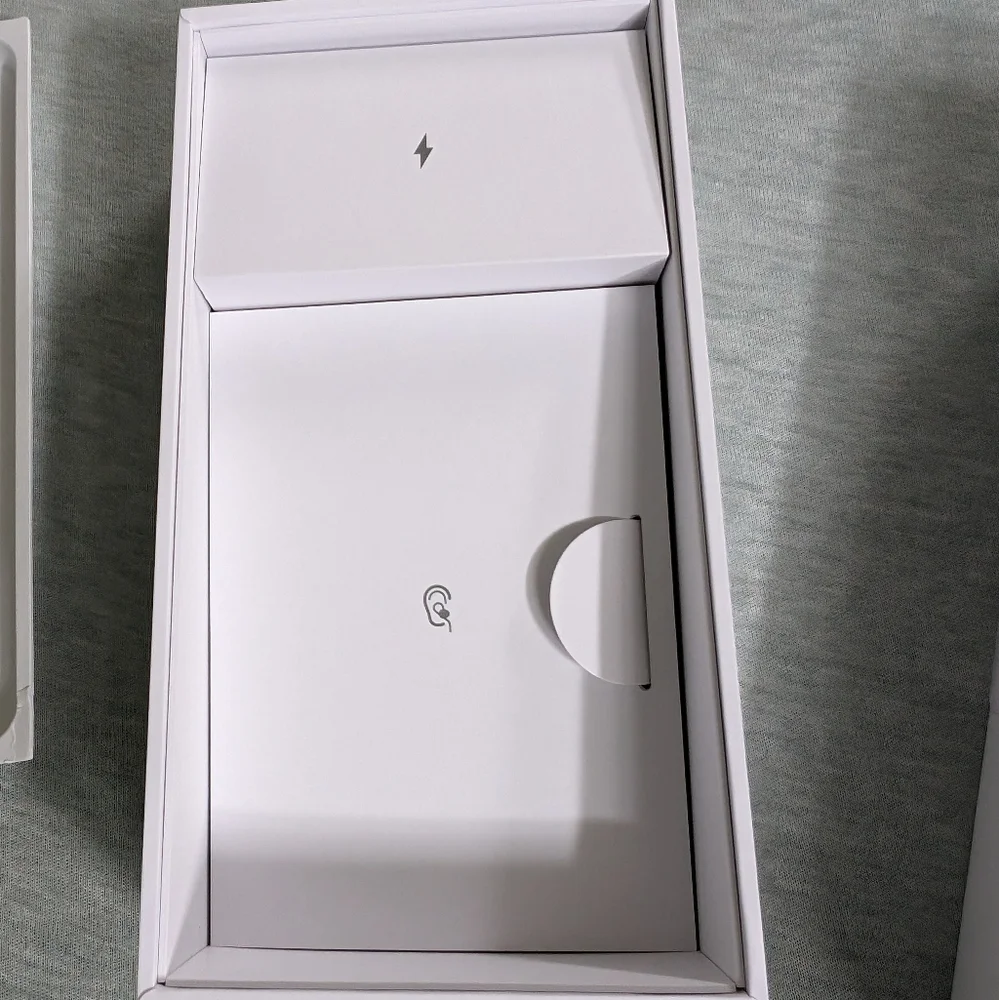 Google Pixel 3 XL BOX and accessories, NO PHONE included. Please see description